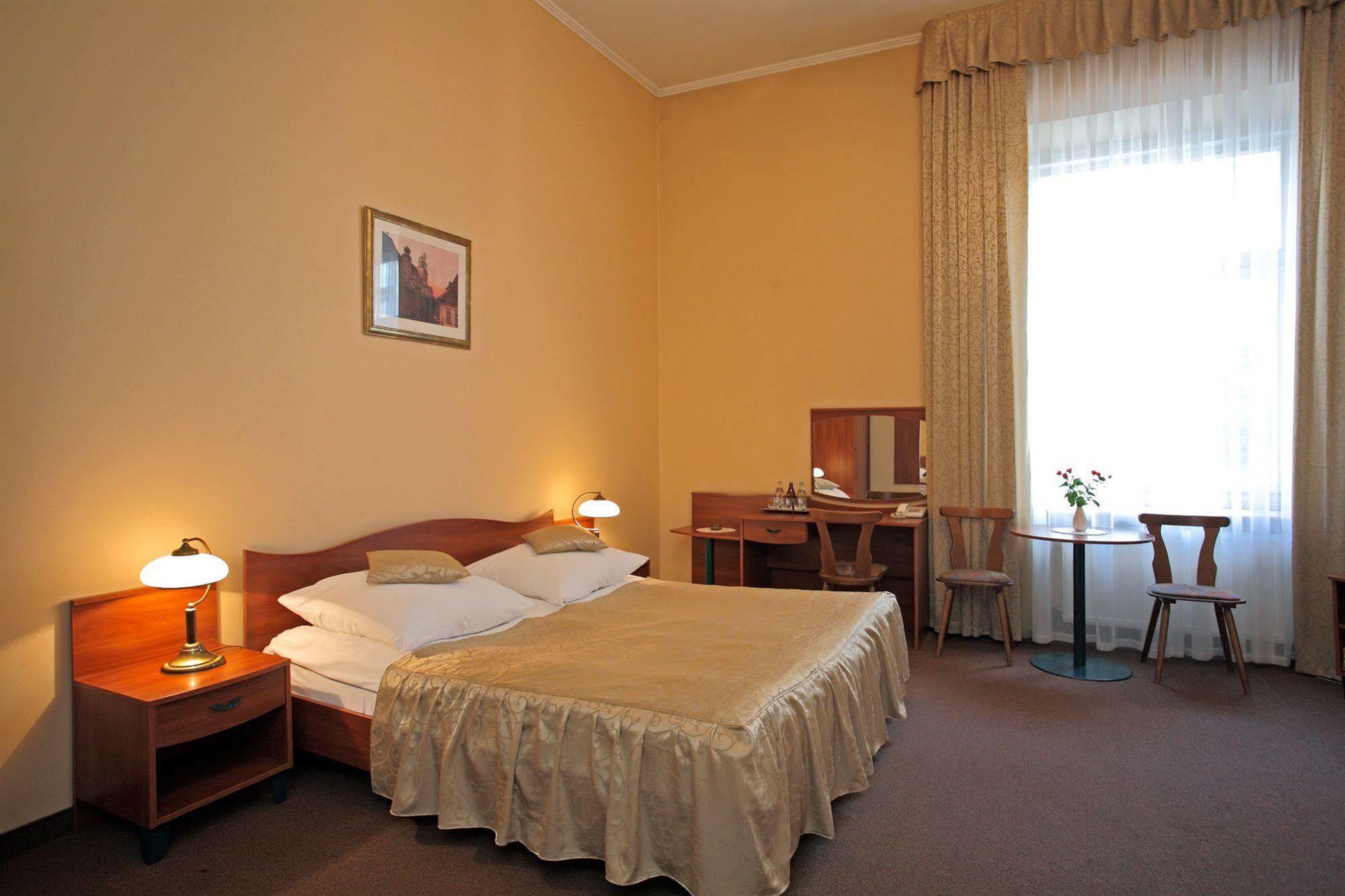 كراكوفيا Hotel Fortuna الغرفة الصورة